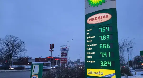 Cena paliwa za litr dzisiaj na stacji BP: Diesel 7.64, Ultimate Diesel 7.89, Euro super 95 Pb 6.66, Ultimate 98 Pb 7.41, Autogaz 3.24.